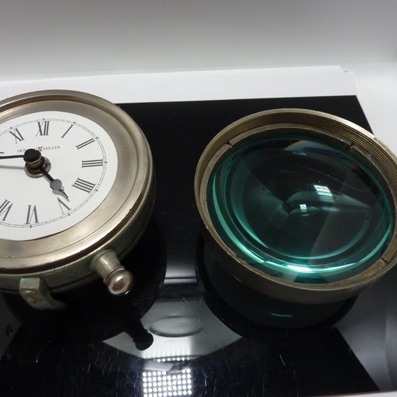 HOWARD MILLER Vintage Desk Clock Glass Magnifying Lens Dome Paper Weight Clock - Picture 6 of 11